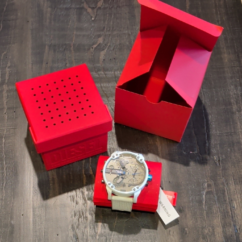 BNWT Diesel Mens Chronograph Mr. Daddy 2.0 White Leather Strap Watch 57mm